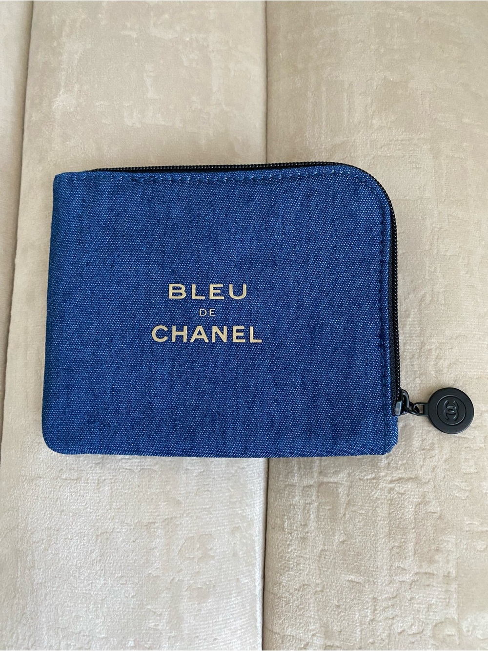 CHANEL Bleu de CHANEL Zip Card Holder – Navy Blue